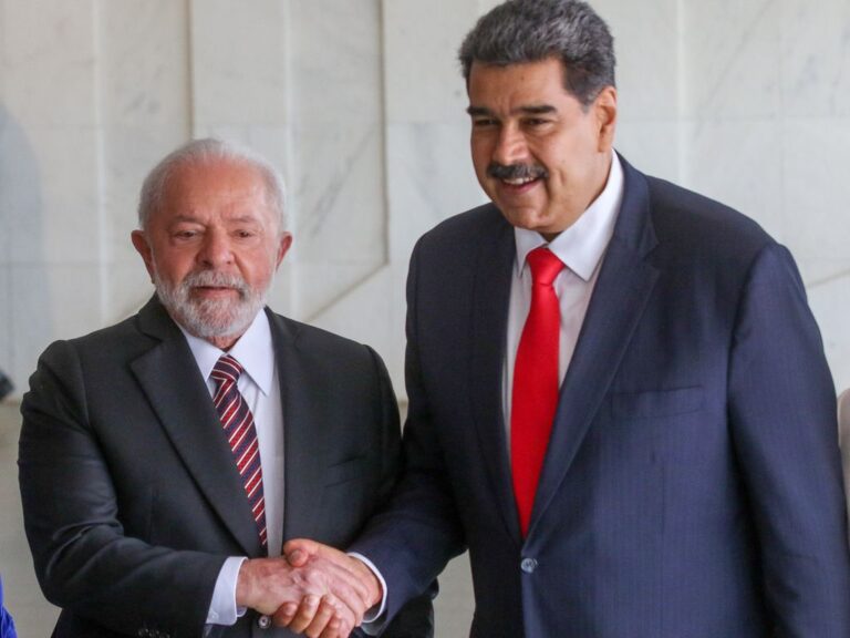 Lula assina decreto que autoriza Brasil a comprar energia da Venezuela