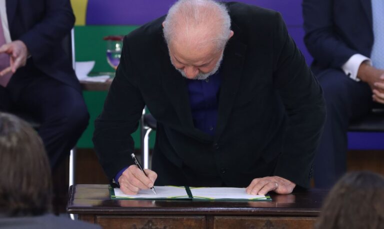 Lula assina MP e Projeto de Lei para mais impostos: fundos exclusivos e offshore