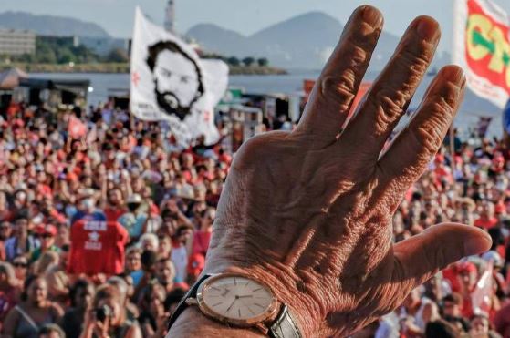 Relógio de R$ 80 mil usado por Lula não consta em lista de presentes oficiais