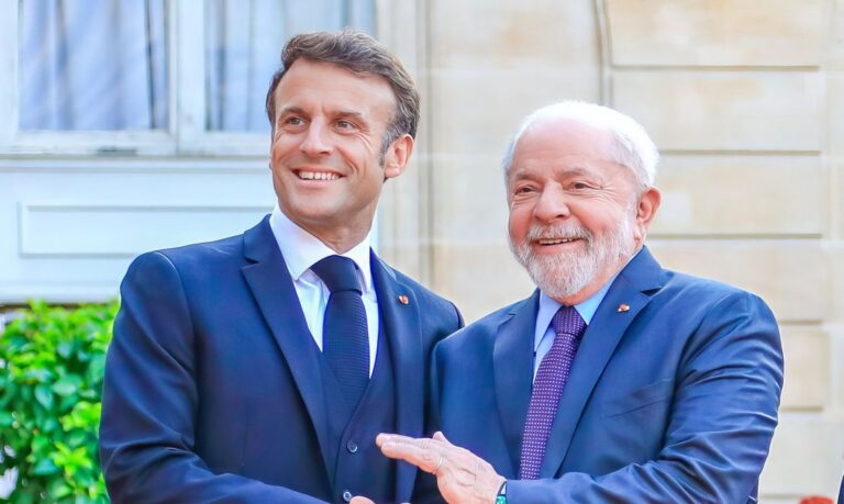 Amigo de Lula, Macron critica expansão do Brics: “fragmentação do mundo”