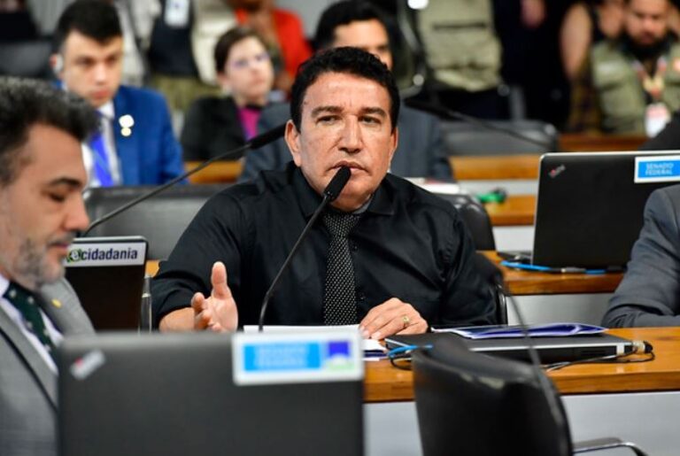 Moraes volta a impedir visita de Magno Malta a Bolsonaro