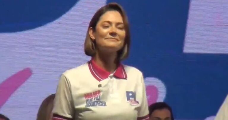 Michelle Bolsonaro ironiza história das joias e diz que irá lançar o ‘Mijoias’