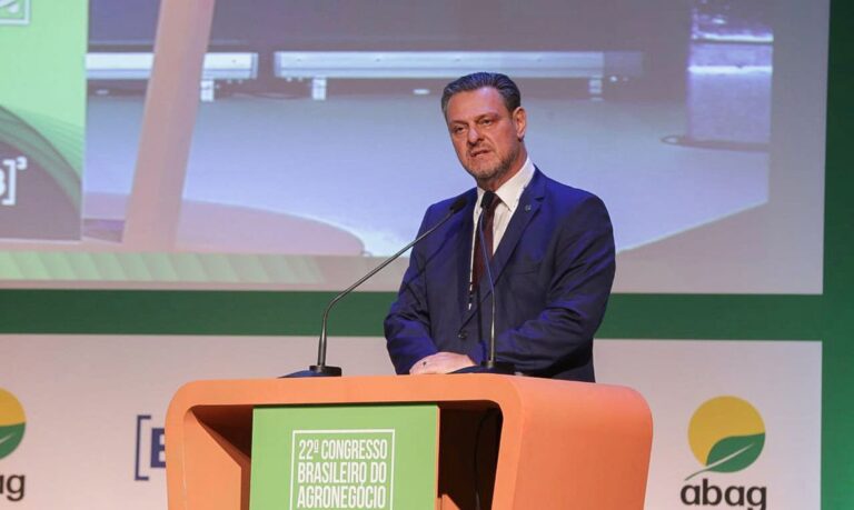 Ministro da Agricultura de Lula diz que novas regras de importação da União Europeia são “uma afronta”