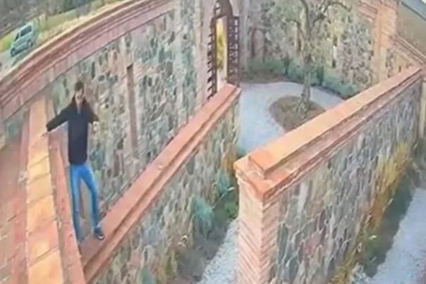 Turista brasileiro é internado na UTI após queda durante visita a vinícola argentina