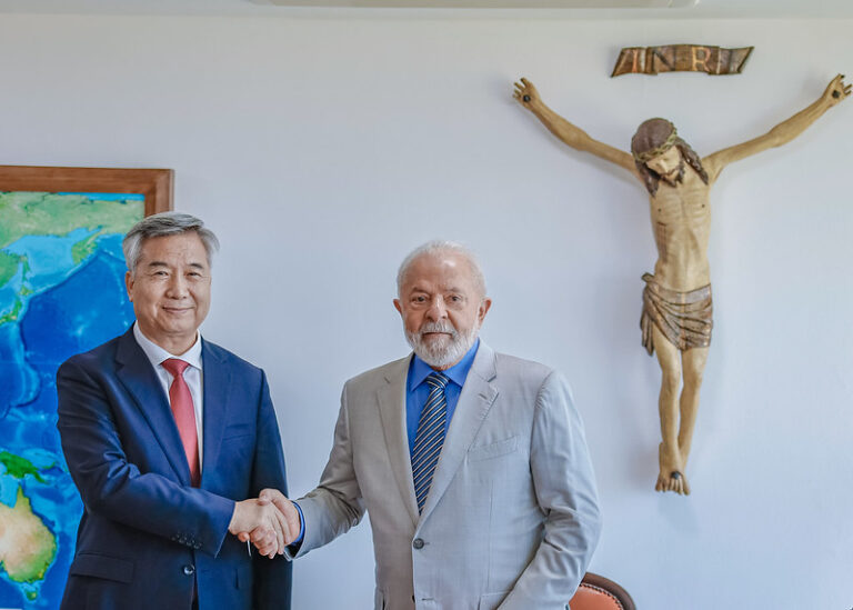 Lula recebe dirigente do Partido Comunista Chinês no Planalto