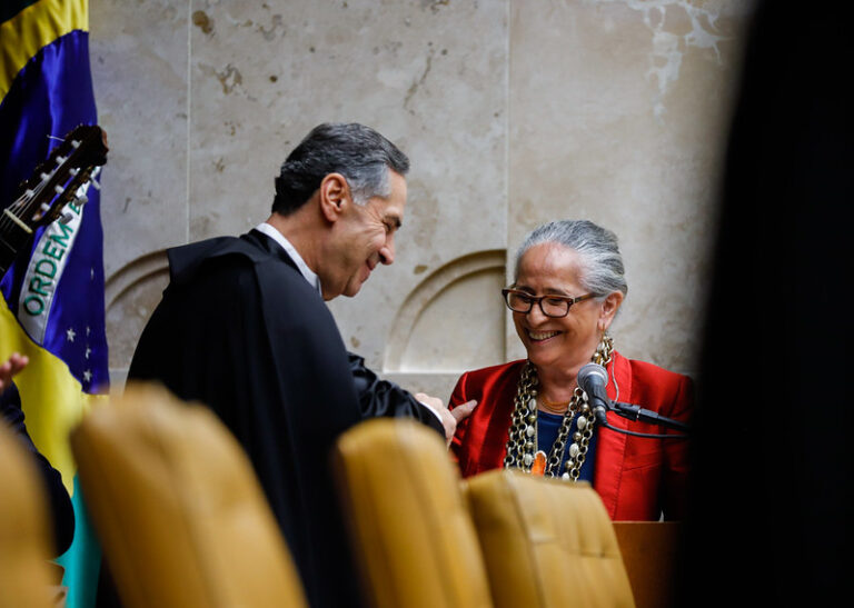 Com apresentação de Bethânia, Barroso assume presidência do STF: “democracia venceu”