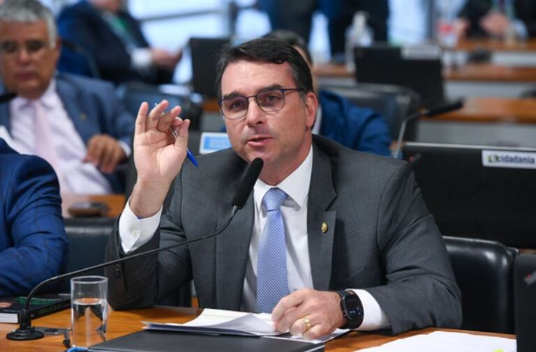 Flávio se manifesta sobre mensagens de Vorcaro e Moraes