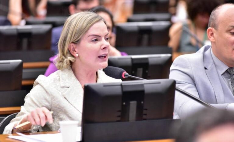Presidente do PT, Gleisi Hoffmann defende fim da Justiça Eleitoral