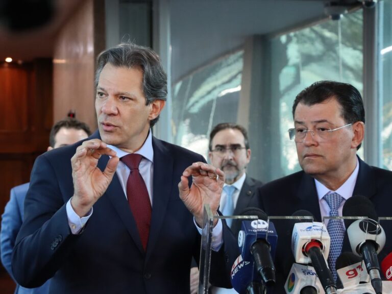 Governo prevê imposto de (no mínimo) 20% para compras internacionais de até US$ 50