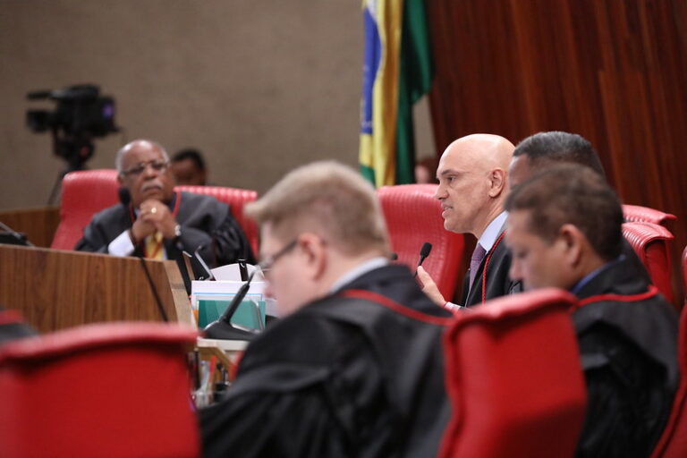 TSE condena (mais uma vez) Bolsonaro, agora pelo Bicentenário da Independência