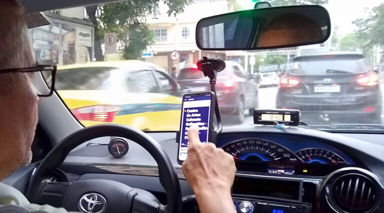 Uber recua e mantém modelo de carro após reclamações