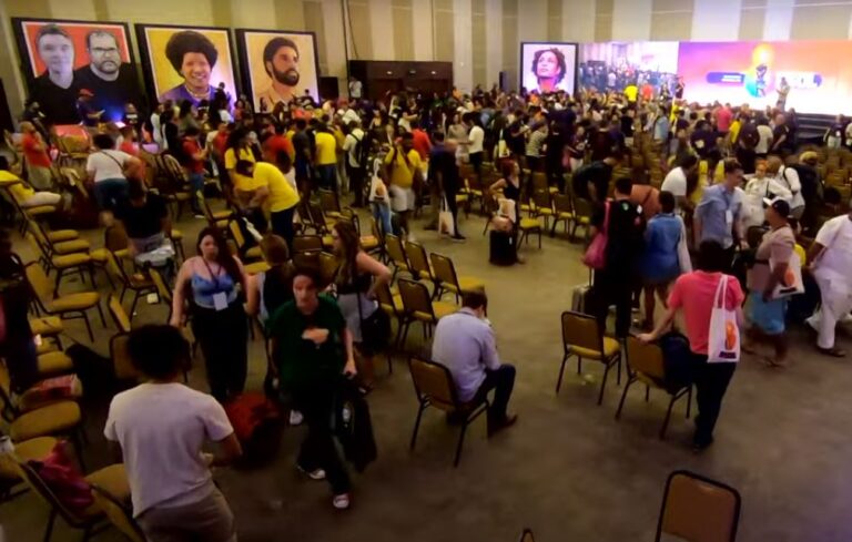 Briga entre militantes interrompe Congresso do PSOL em Brasília