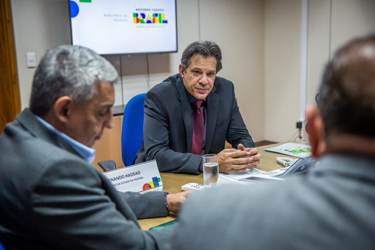 Precisando fazer caixa, Governo petista vai atrás de maiores devedores tributários do Brasil