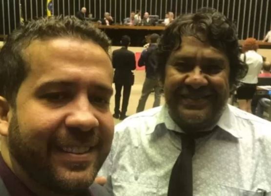 Em áudio vazado, Janones xinga membros de sua equipe e acusa próprio primo: “quer roubar milhões”