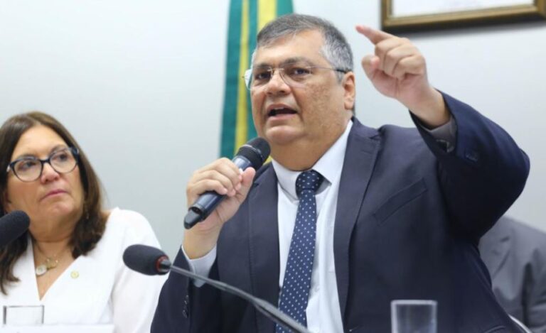 Dino dá 24 horas para prefeitos do Amazonas explicarem críticas a decisão sobre emendas