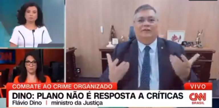 Ao vivo, Dino critica ‘especialista em segurança’, mas é alertado por jornalista que o especialista é do PT