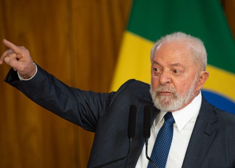 Lula vai ao STF contra leis que facilitam acesso a armas em estados e município