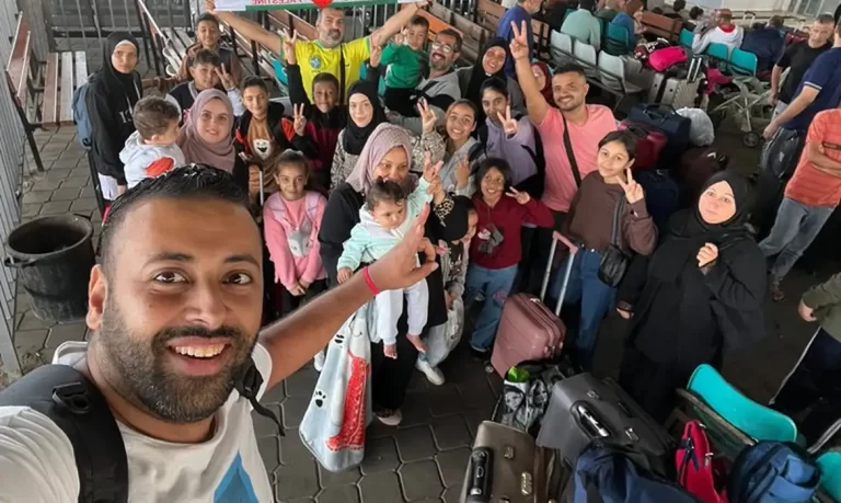 Brasileiros deixam Gaza e chegam ao Egito; mãe e filha desistem em cima da hora