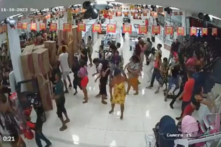 Ação de Black Friday causa confusão em loja no AP e 16 ficam feridos