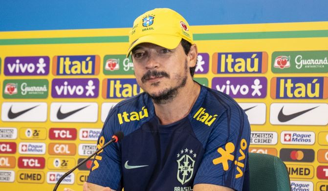 De volta à CBF, Ednaldo Rodrigues demite Diniz do cargo de técnico da Seleção
