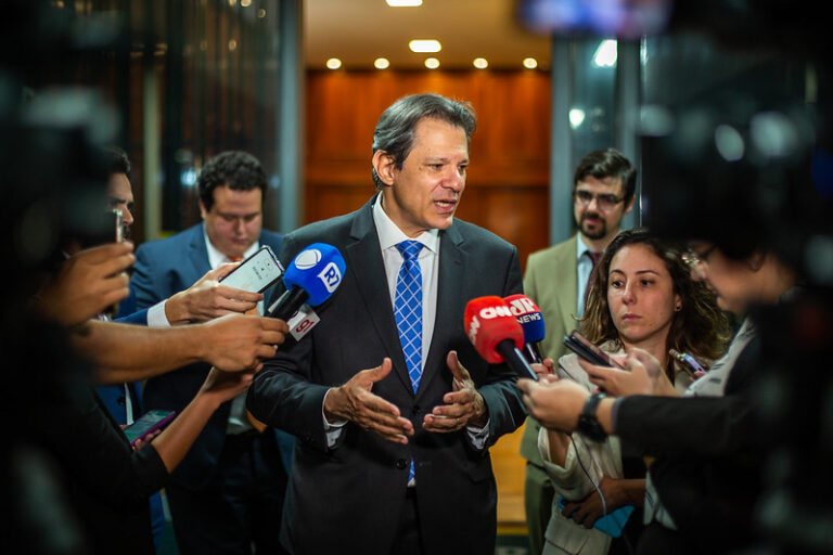 Haddad tira férias em meio à pressão do Congresso sobre aumento do IOF