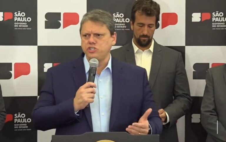 Justiça derruba decisão de Tarcísio que punia professores por falta injustificada