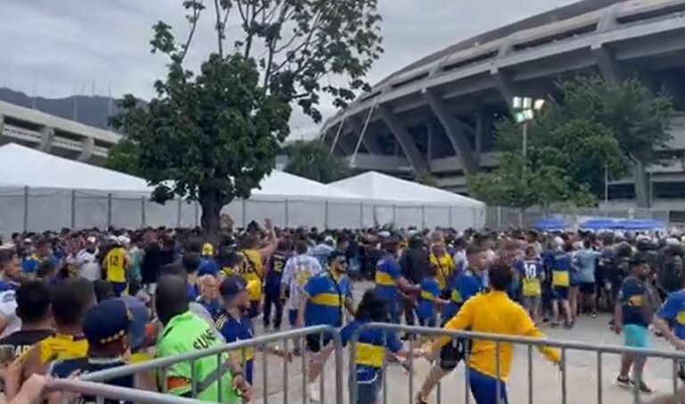 Final da Libertadores tem briga de torcida, gás de efeito moral e tiro