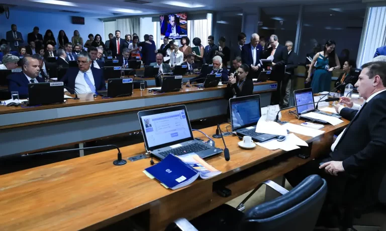 Comissão no Senado autoriza BNDES e Banco do Brasil a contratarem empréstimo no exterior