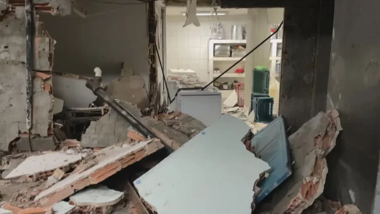 Homem tenta furtar tubulação de gás em escola e provoca grande explosão no Rio de Janeiro