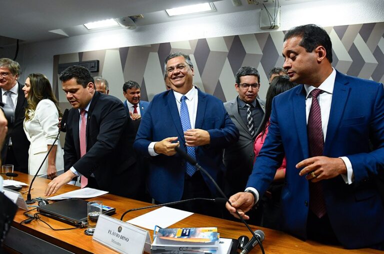 Bancos perdem R$ 41 bilhões após decisão de Flávio Dino