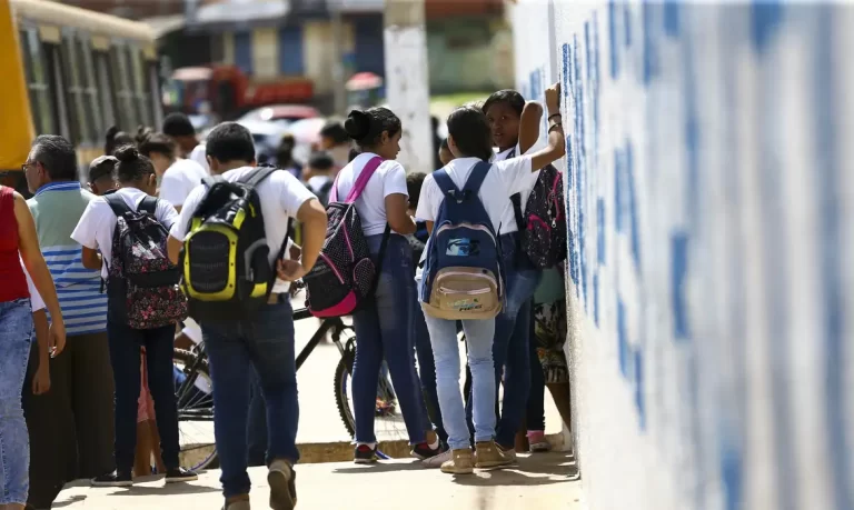 Pisa 2022: notas dos países ricos têm queda histórica em exame; Brasil mantém estabilidade