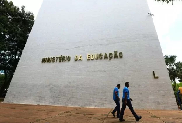 Governo pagará R$ 1.050 por mês para universitários de Licenciatura