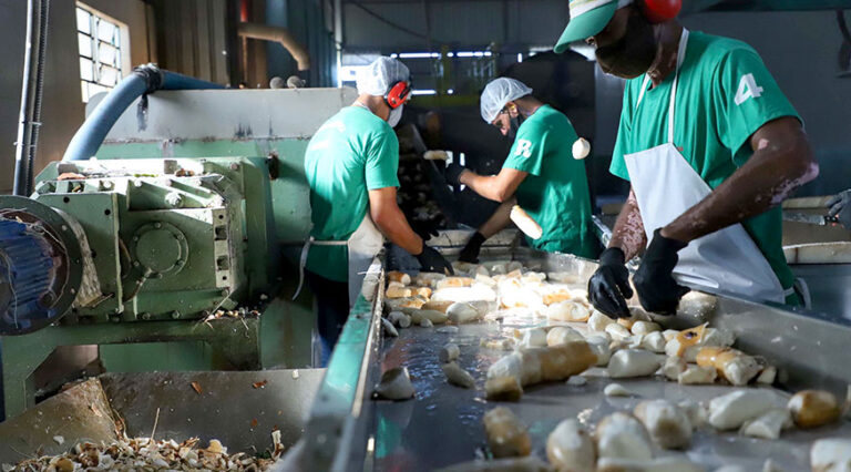 Produção industrial avança só 0,1% em outubro e nada (0%) no ano até agora