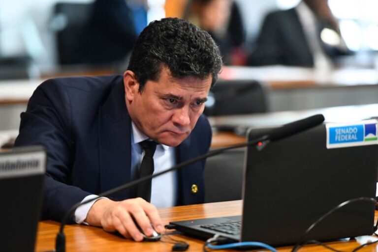 Folha de SP flagra Sergio Moro tratando sobre Deltan Dallagnol: “desesperado”
