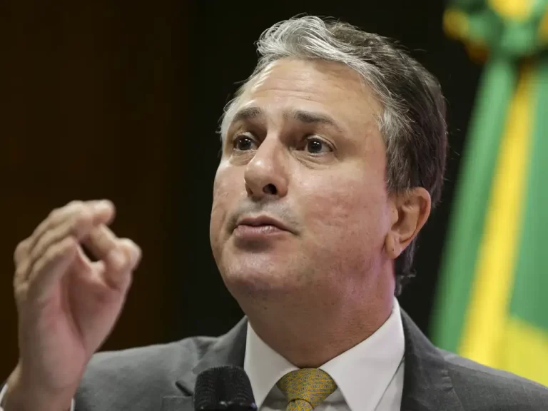 Governo anuncia R$ 6,1 bilhões para bolsa a estudantes do ensino médio