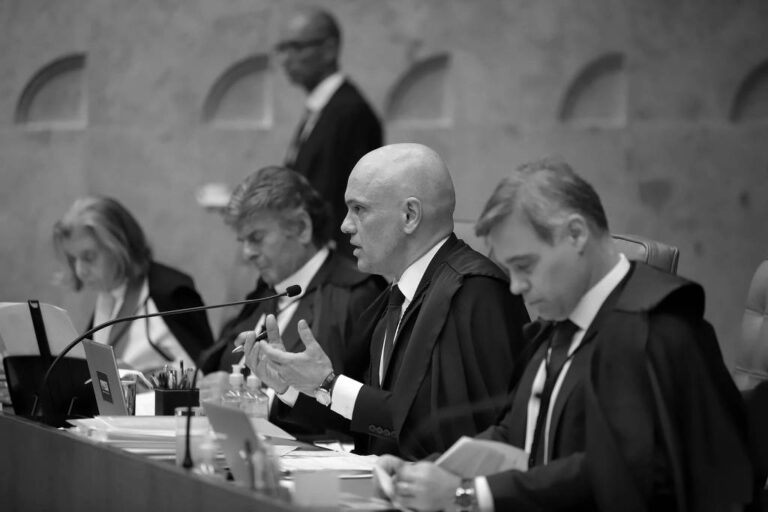Em editorial, ‘Folha de São Paulo’ chama decisão do STF sobre imprensa de “capítulo sombrio”