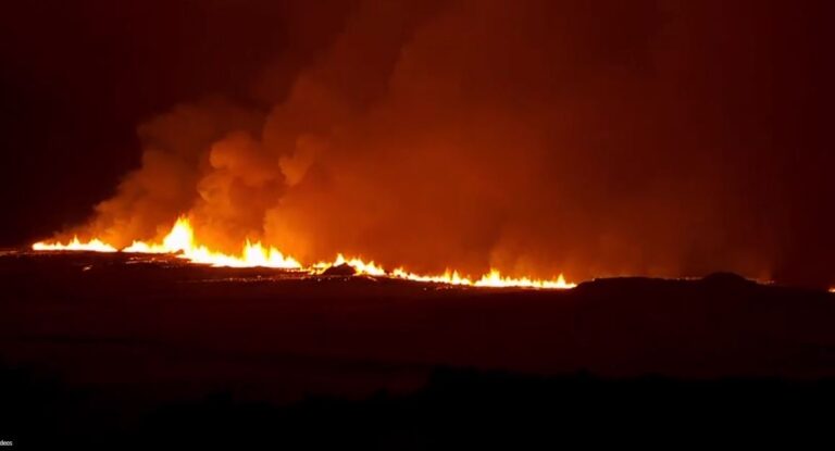 Vulcão entra em erupção em Grindavik, na Islândia