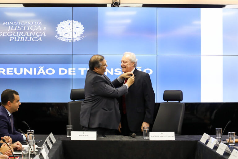 Em último ato, Dino diz que enviou proposta para criar ‘Conselho Nacional das Polícias’