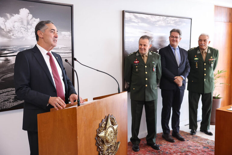 Barroso elogia comandante do Exército por “pacificação” do país