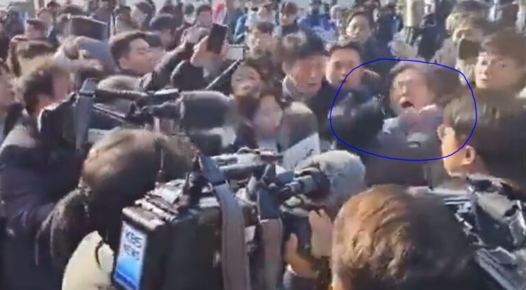 Líder da oposição da Coreia do Sul é esfaqueado no pescoço