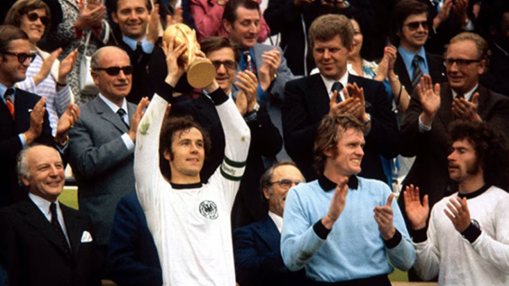 Morre Franz Beckenbauer, ídolo da seleção alemã e do Bayern, aos 78 anos
