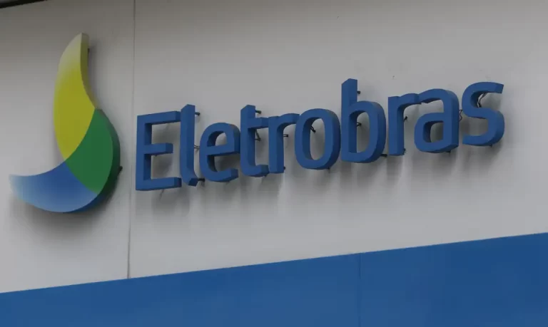 Moraes libera assembleia, e Eletrobras aprova incorporação de Furnas