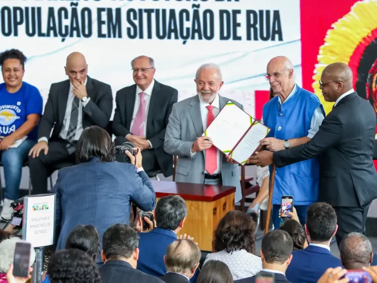 Câmara de SP aprova criação de ‘CPI das ONGs’, que mira padre Júlio Lancellotti