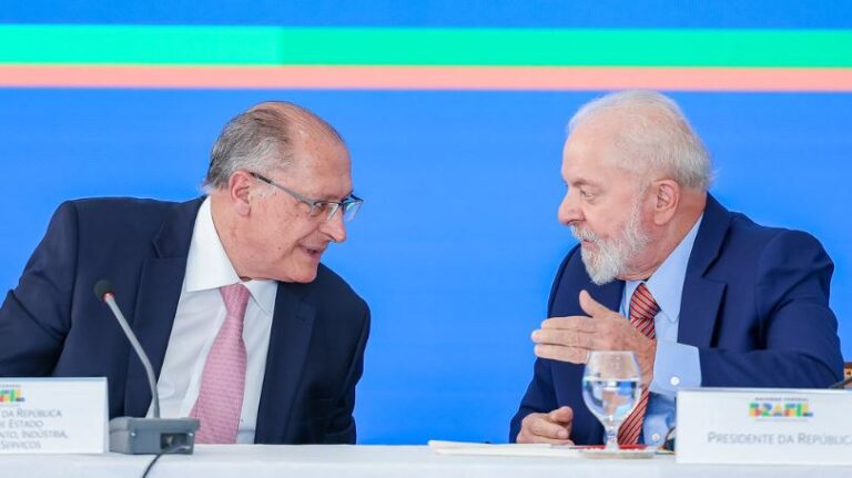Bolsa perde 126 mil pontos, e dólar sobe após programa para indústria do governo