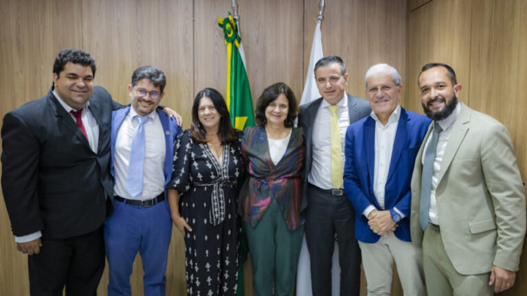Ministra da Saúde manda R$ 55 milhões para Cabo Frio (RJ), onde filho vira Secretário