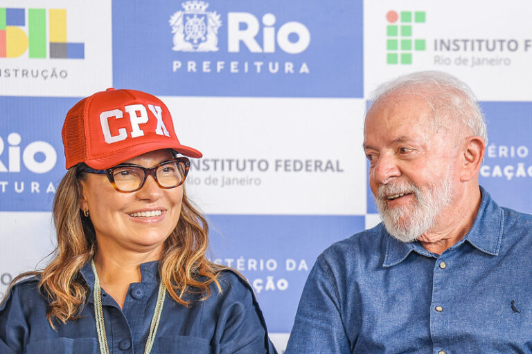 No Complexo do Alemão, Lula diz que “nenhuma mulher quer namorar ajudante geral”