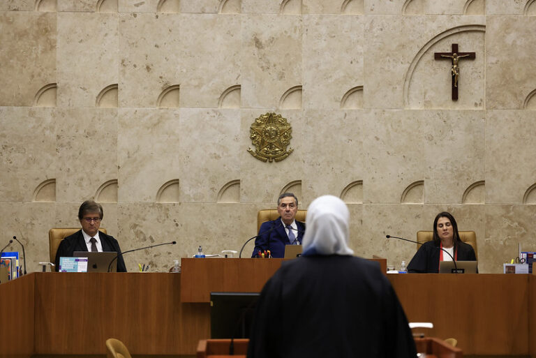 STF julga recurso sobre uso de trajes religiosos em fotos de documentos oficiais
