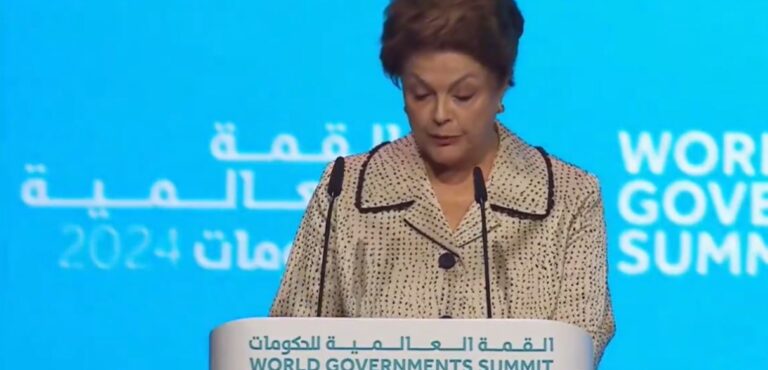 Discursando em inglês, Dilma diz que PIB do Brics já superou o do G7