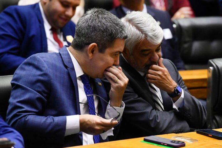 Senador petista aciona PGR para cassar registro do ‘PL’