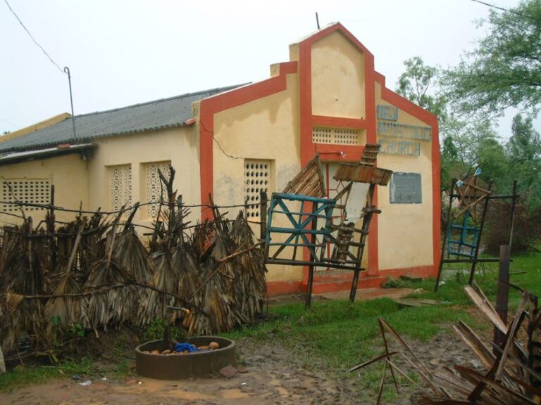 Grupo de 200 pessoas ataca Igreja na Índia